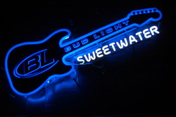Two out of three tongues agree... Sweetwater rocks!